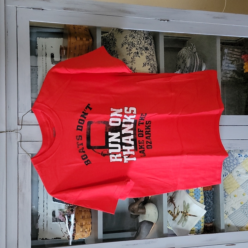 NWOT Unisex Boat don't run on Free" Tee - Picture 1 of 2